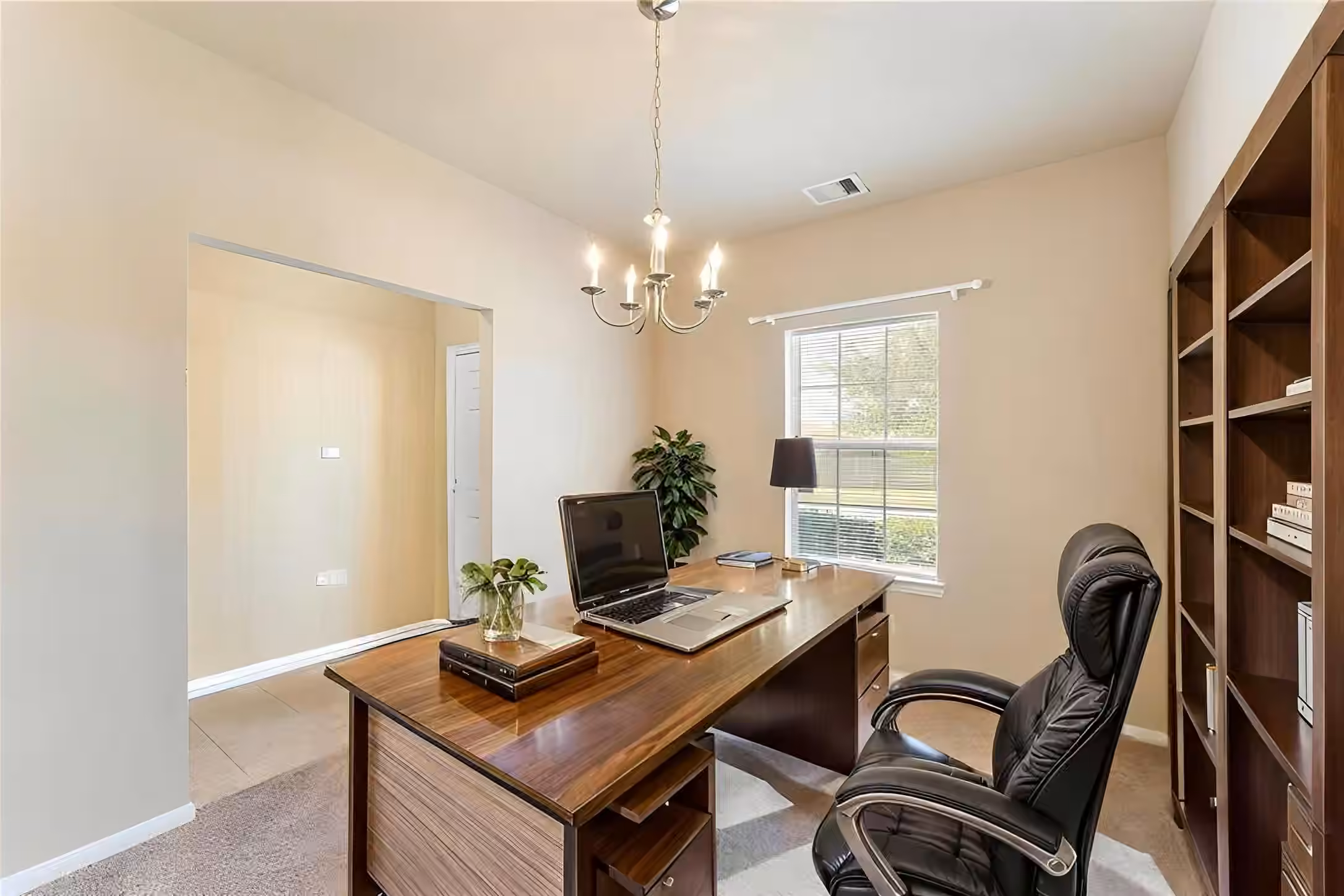 Photo 7 of 228 Shoshone Ridge Drive, La Marque, TX