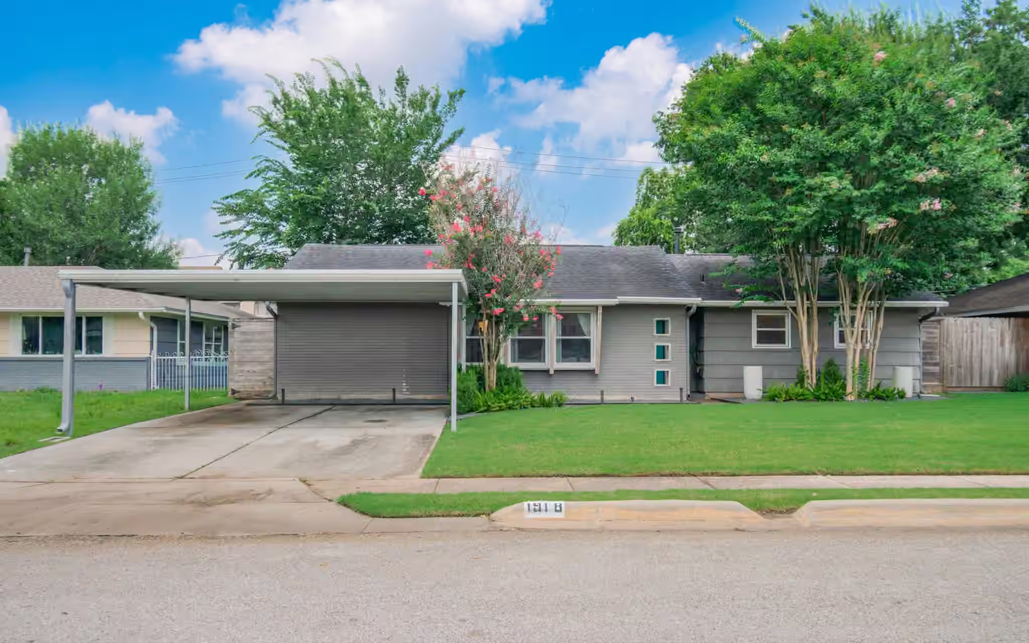 Photo 4 of 1918 Huge Oaks Street, Houston, TX