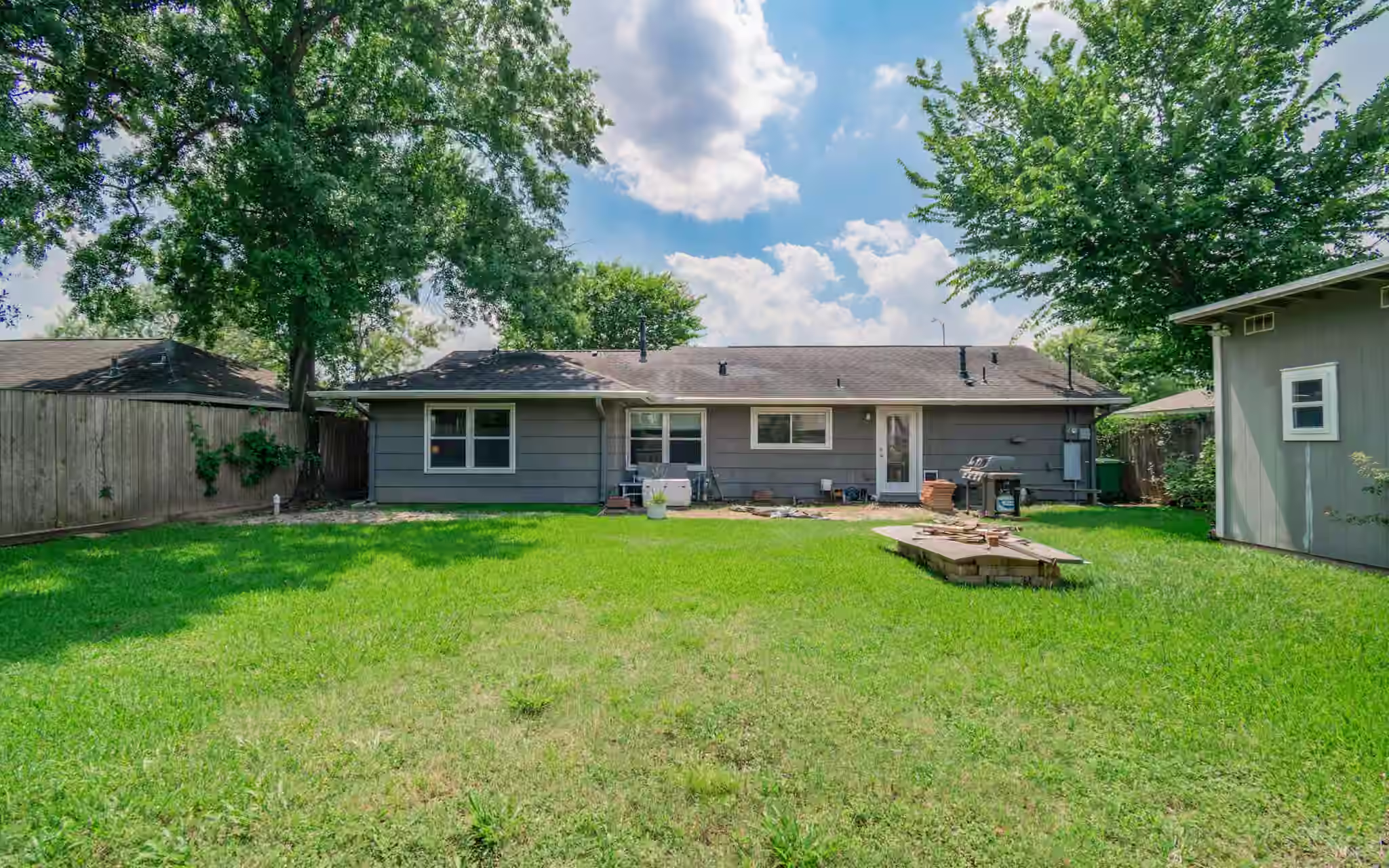 Photo 5 of 1918 Huge Oaks Street, Houston, TX