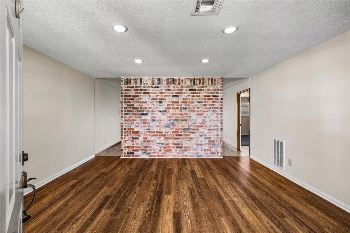 Photo 5 of 211 Andorra Lane, Houston, TX