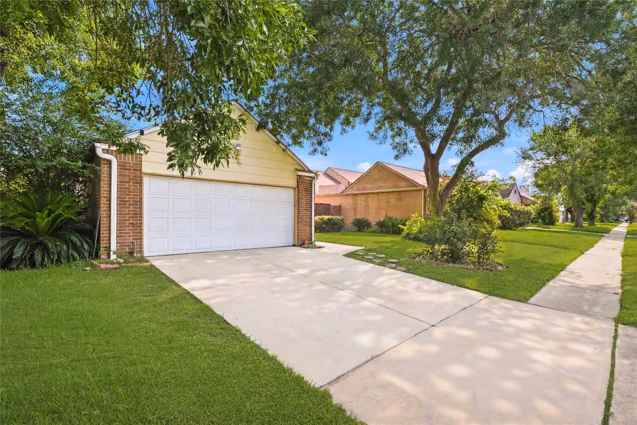 Photo 4 of 8226 Misty Ridge Lane, Houston, TX