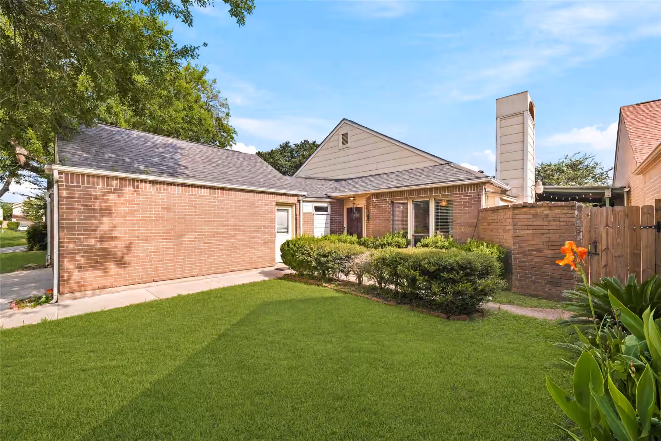 Photo 5 of 8226 Misty Ridge Lane, Houston, TX