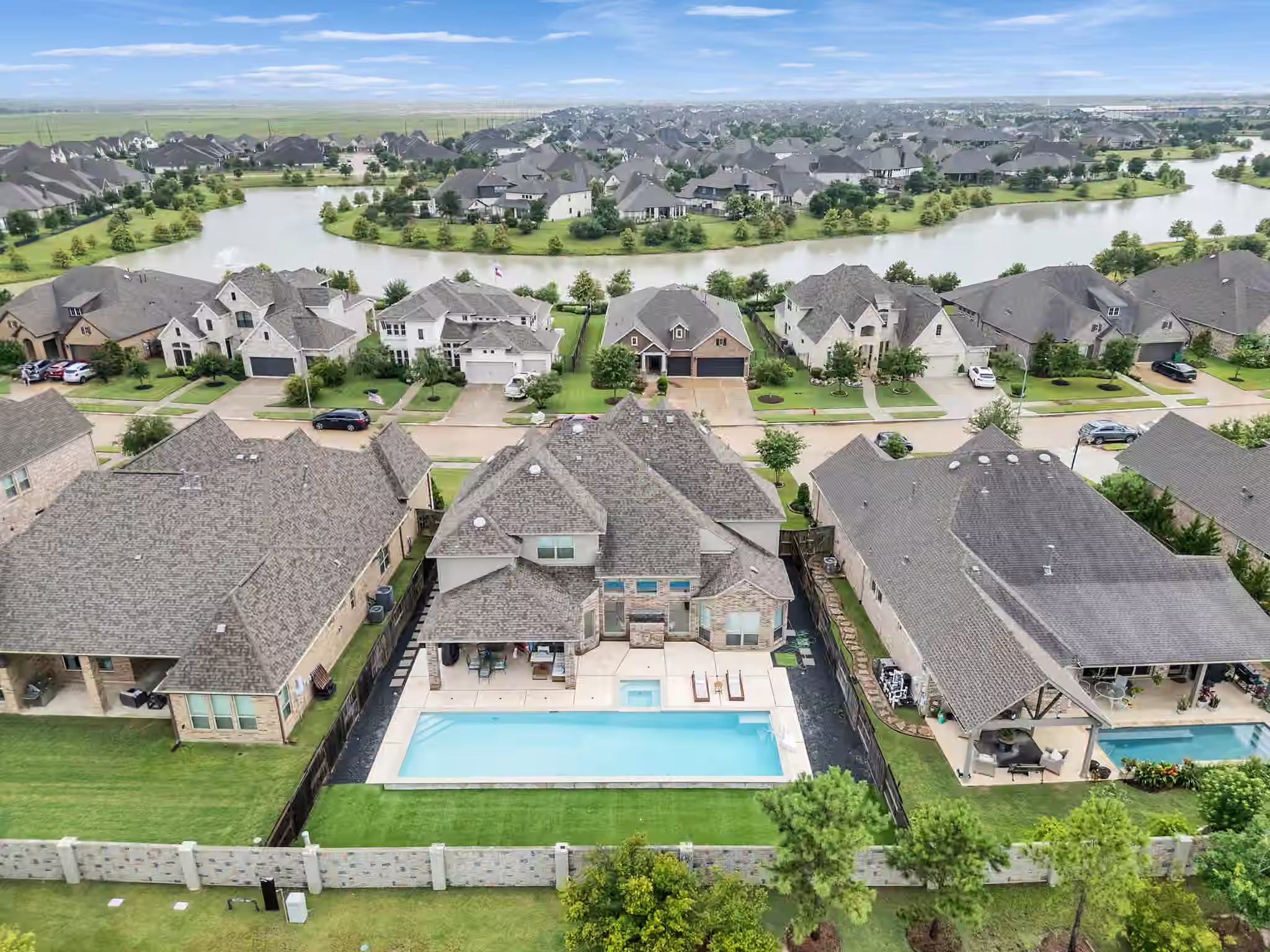 Photo 4 of 30402 Indigo Falls Drive, Fulshear, TX