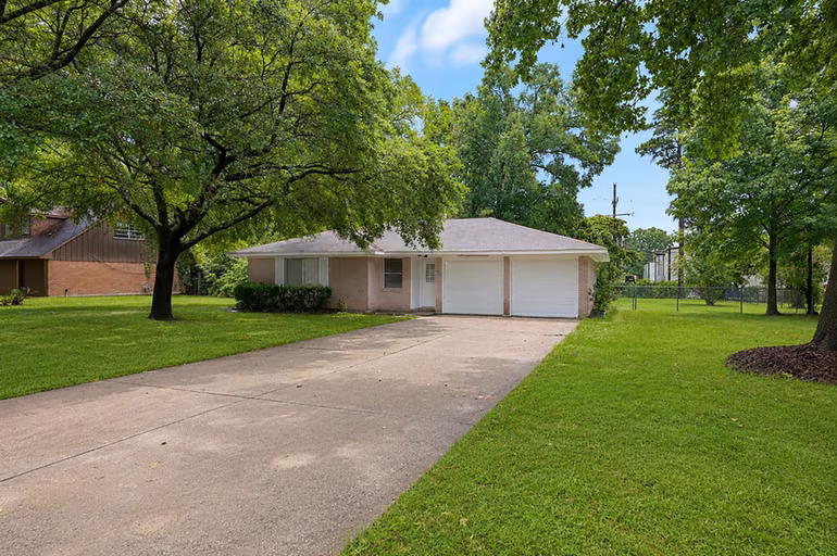 Photo of 503 Northwood Drive, Conroe, TX