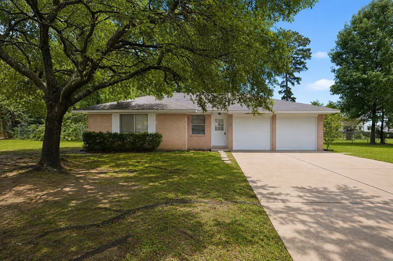 Photo 2 of 503 Northwood Drive, Conroe, TX