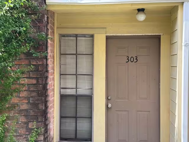 Photo of 10501 South Drive 303, Houston, TX 77099