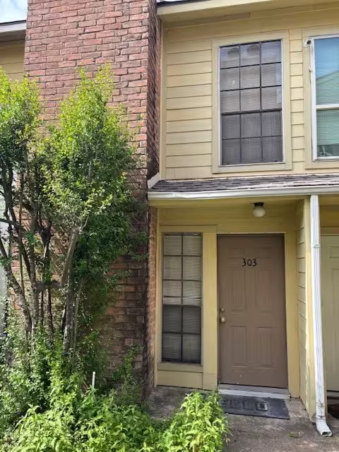 Photo 2 of 10501 South Drive 303, Houston, TX