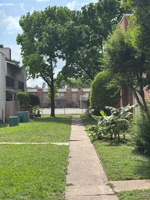 Photo 4 of 10501 South Drive 303, Houston, TX