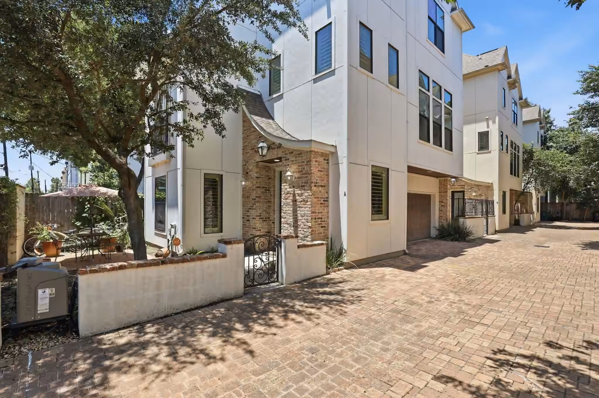 Photo of 1009 W 24th Street A, Houston, TX