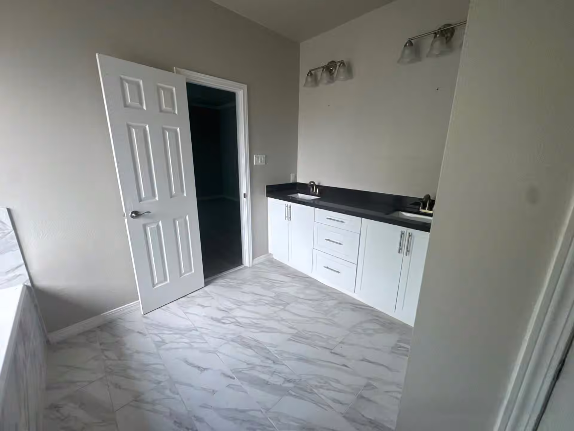 Photo 4 of 5211 Rue Street, Houston, TX