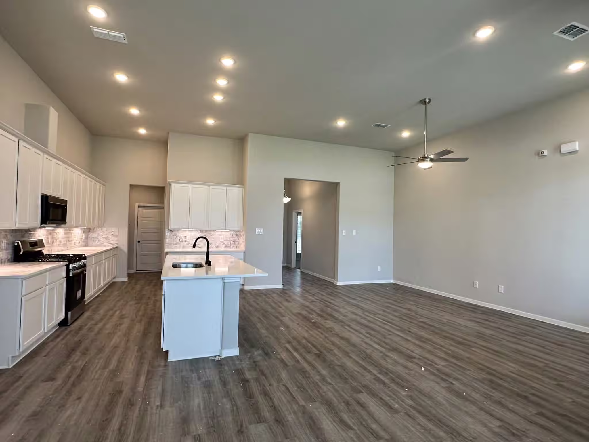 Photo 6 of 13627 Lago Vista Drive, Iowa Colony, TX