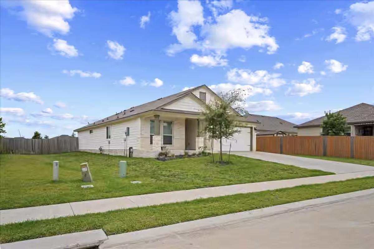 Photo 4 of 1605 Navarro Drive, Brenham, TX