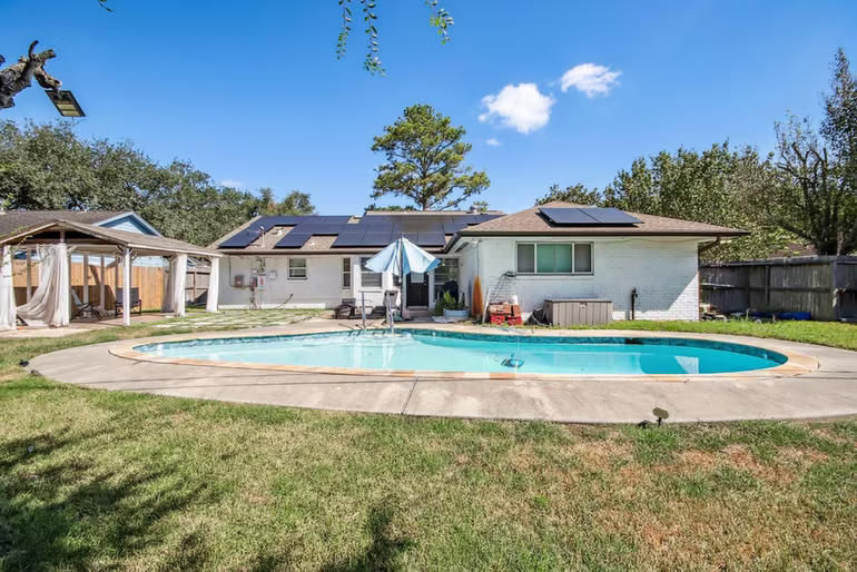 Photo 3 of 3320 Churchill Street, Pearland, TX