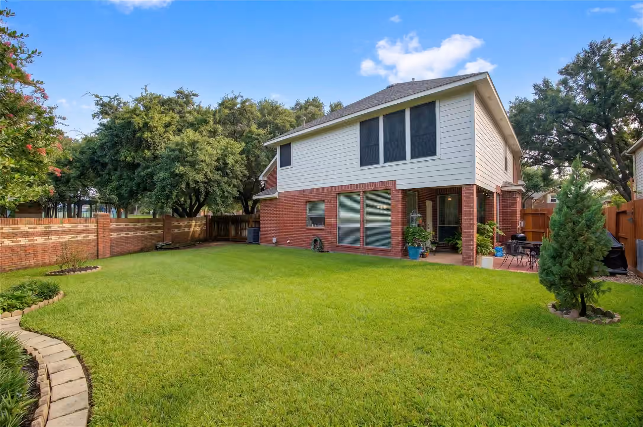 Photo 5 of 10030 Briarpark Trail Lane, Houston, TX