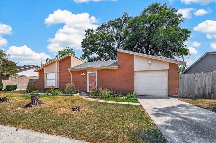 Photo 4 of 10706 Thorncliff Drive, Humble, TX
