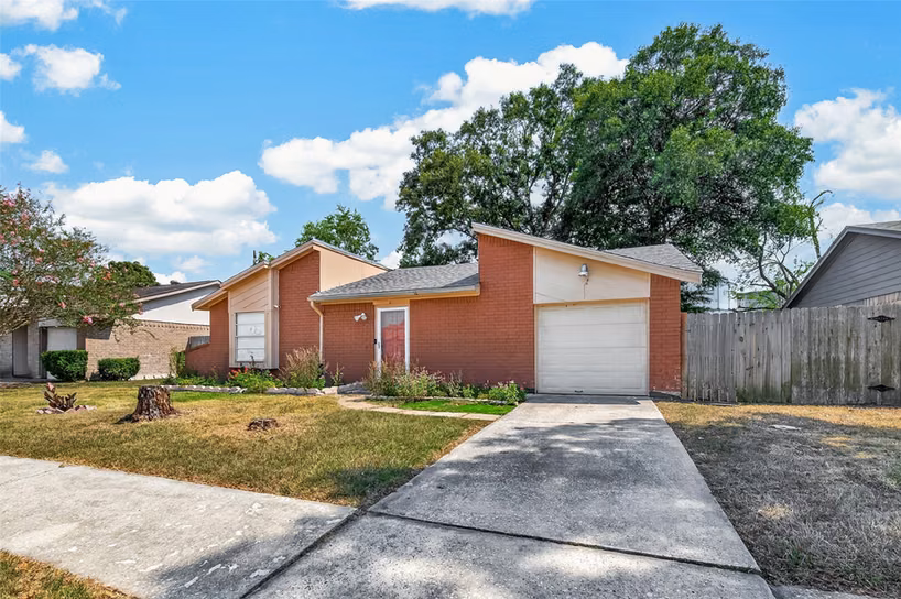 Photo 5 of 10706 Thorncliff Drive, Humble, TX