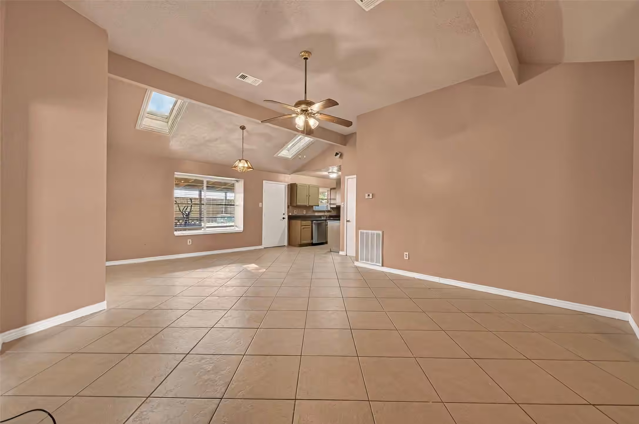 Photo 7 of 10706 Thorncliff Drive, Humble, TX