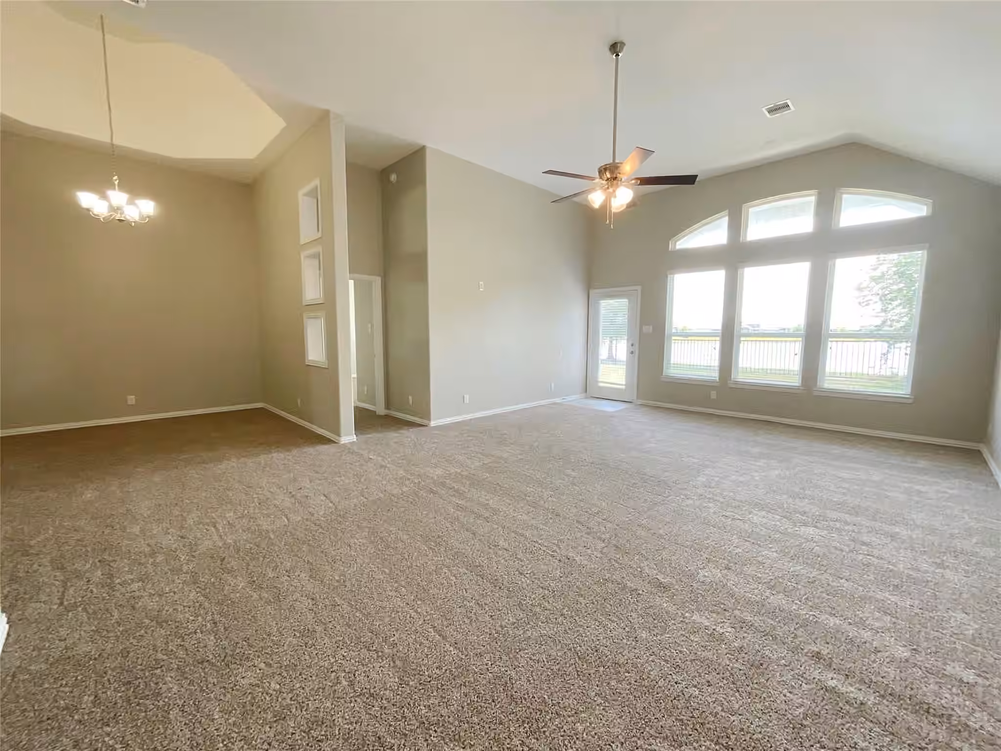 Photo 7 of 8707 E Crescent Lake Circle, Baytown, TX