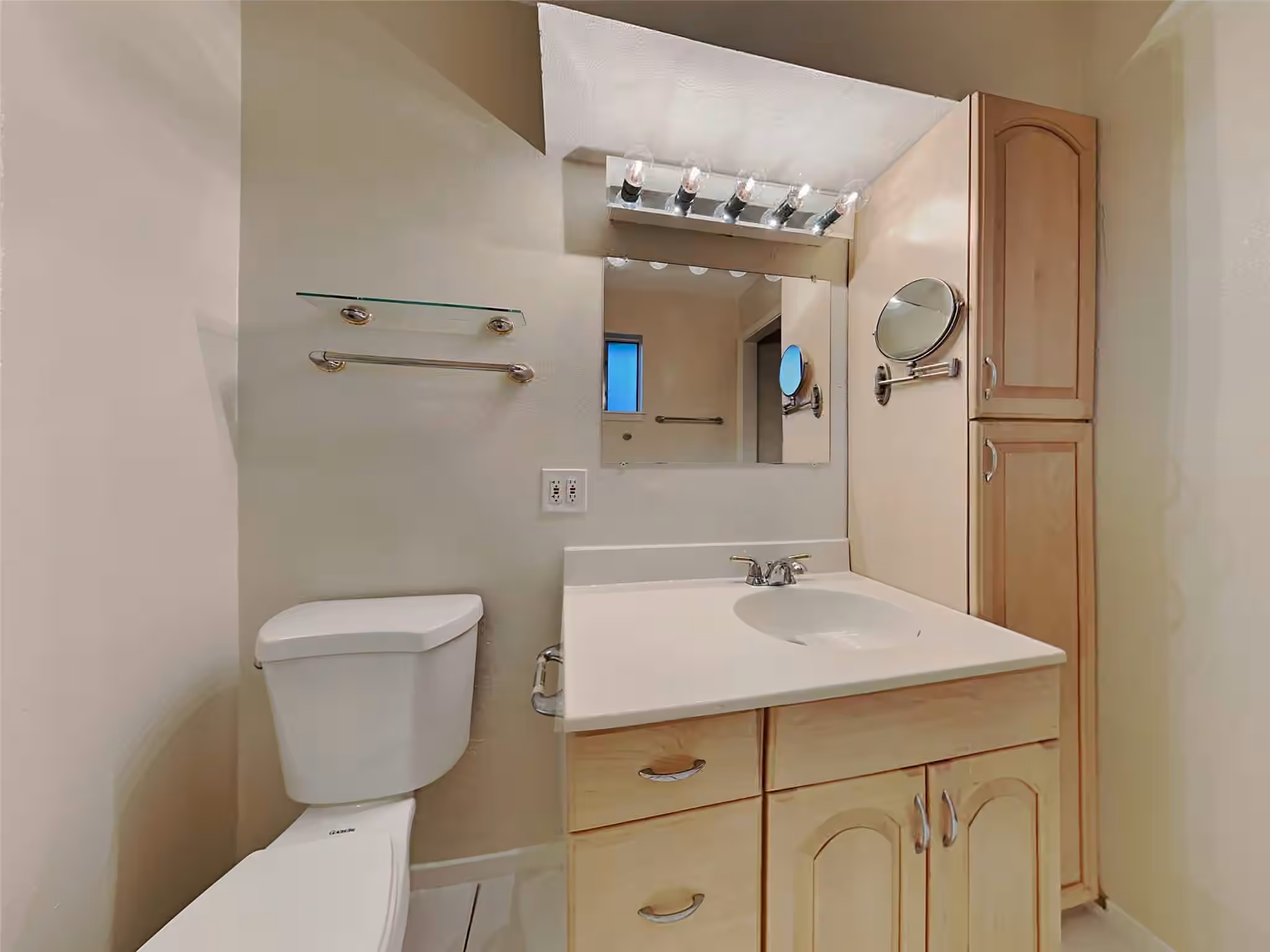 Photo 4 of 16418 Forest Bend Avenue, Friendswood, TX