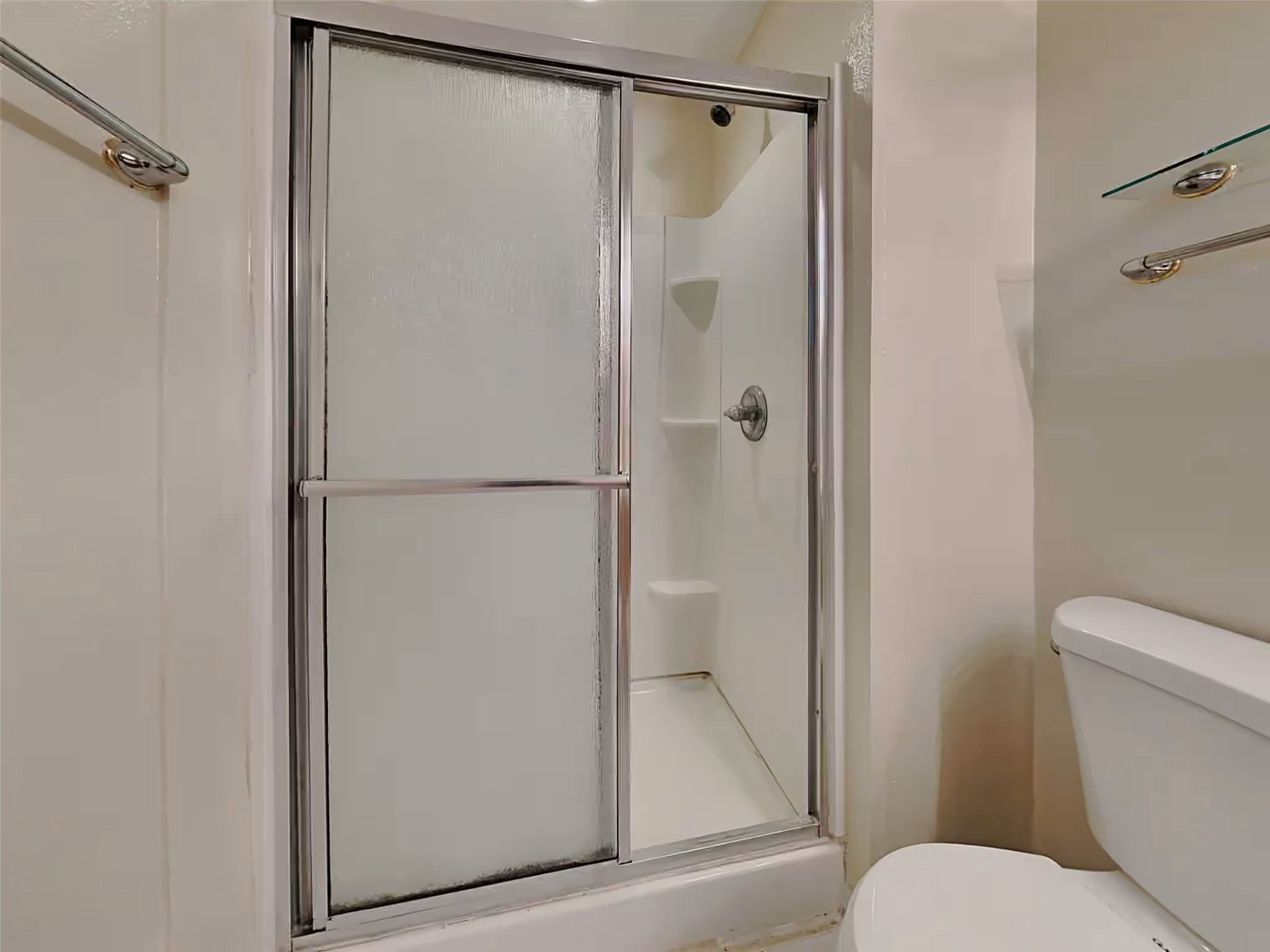 Photo 5 of 16418 Forest Bend Avenue, Friendswood, TX