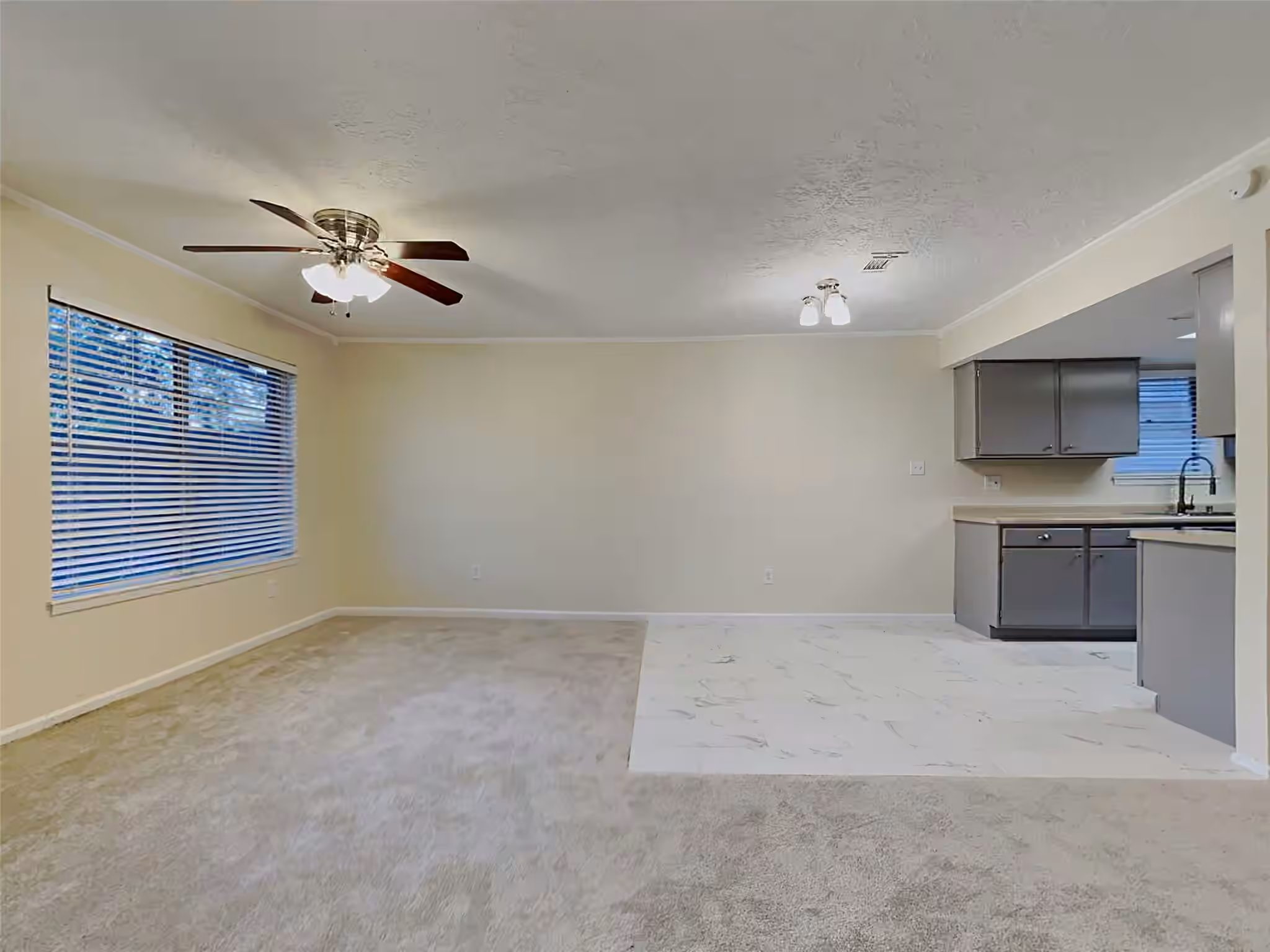 Photo 7 of 16418 Forest Bend Avenue, Friendswood, TX