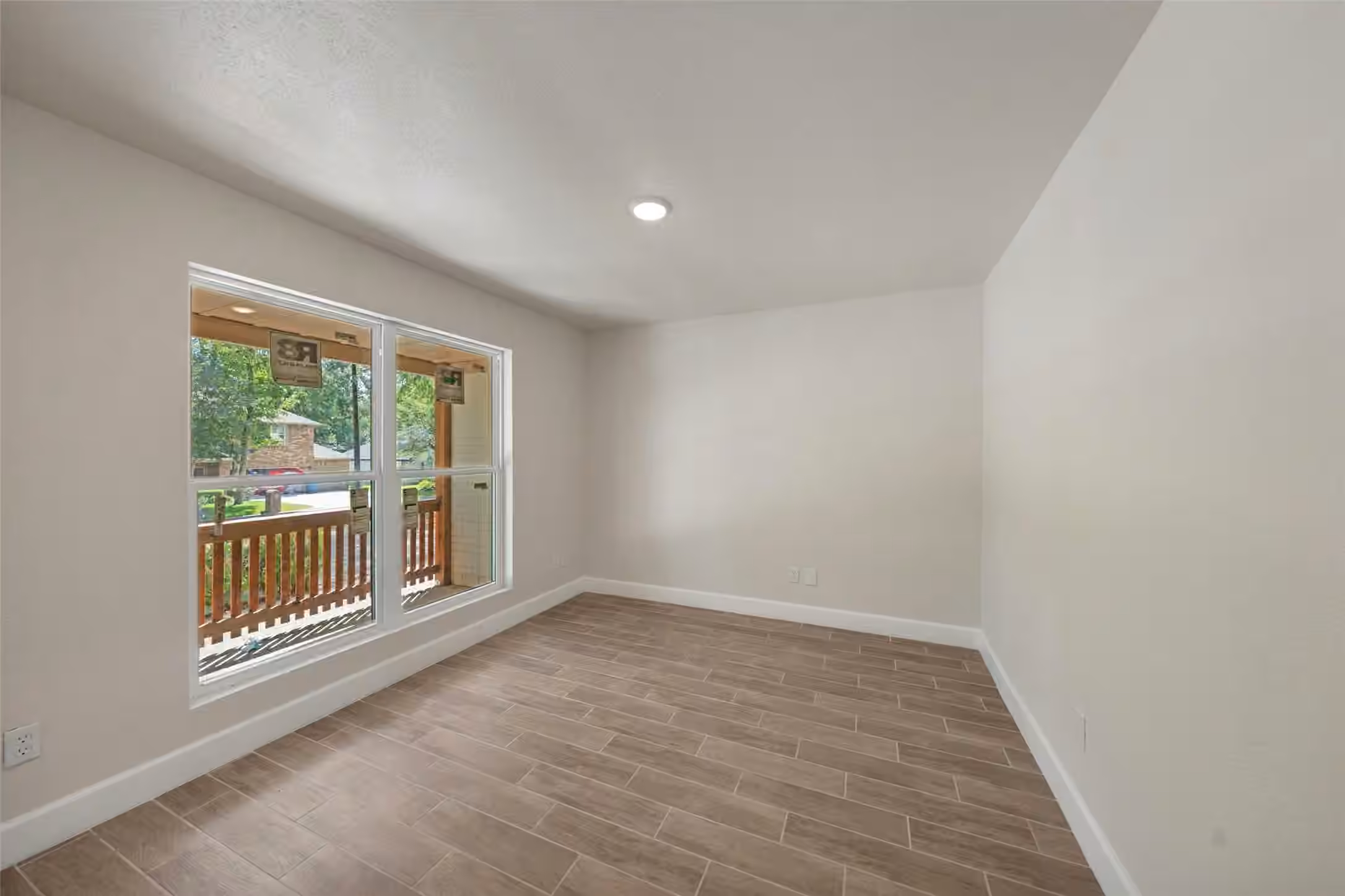 Photo 4 of 9096 N Comanche Circle, Willis, TX