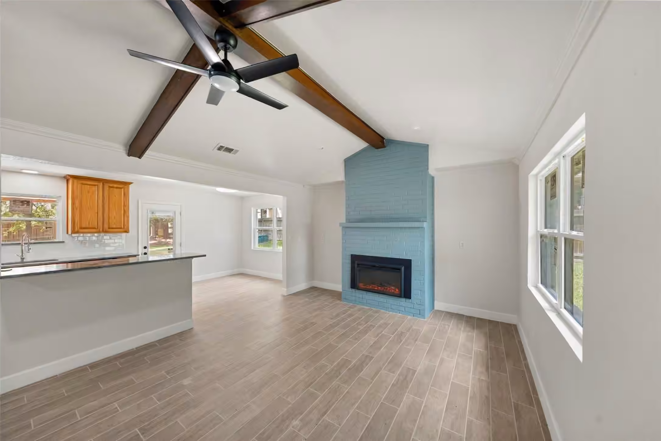 Photo 6 of 9096 N Comanche Circle, Willis, TX