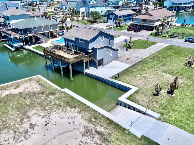 Photo 6 of 303 Tahiti Road, Tiki Island, TX