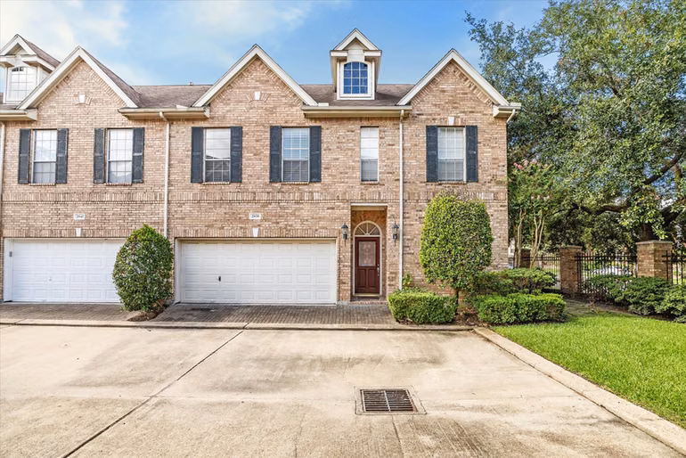 Photo of 2838 Briarhurst Park, Houston, TX