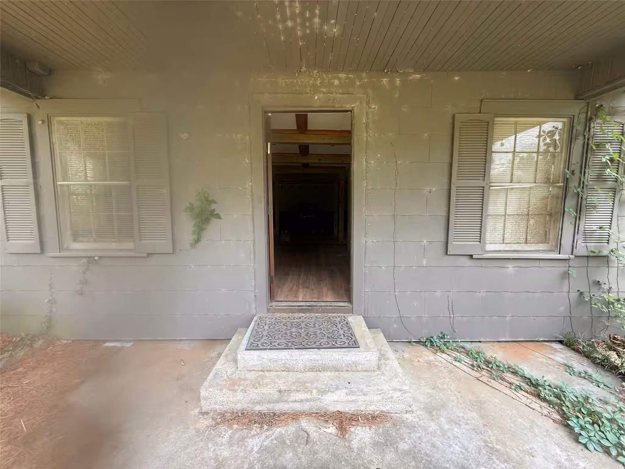 Photo 3 of 1556 County Road 2042, Hull, TX