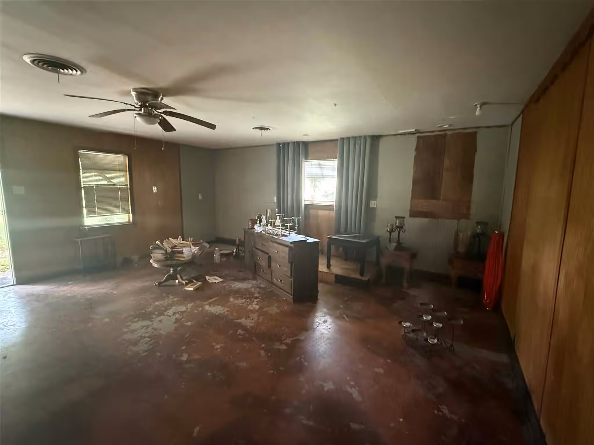 Photo 5 of 1556 County Road 2042, Hull, TX