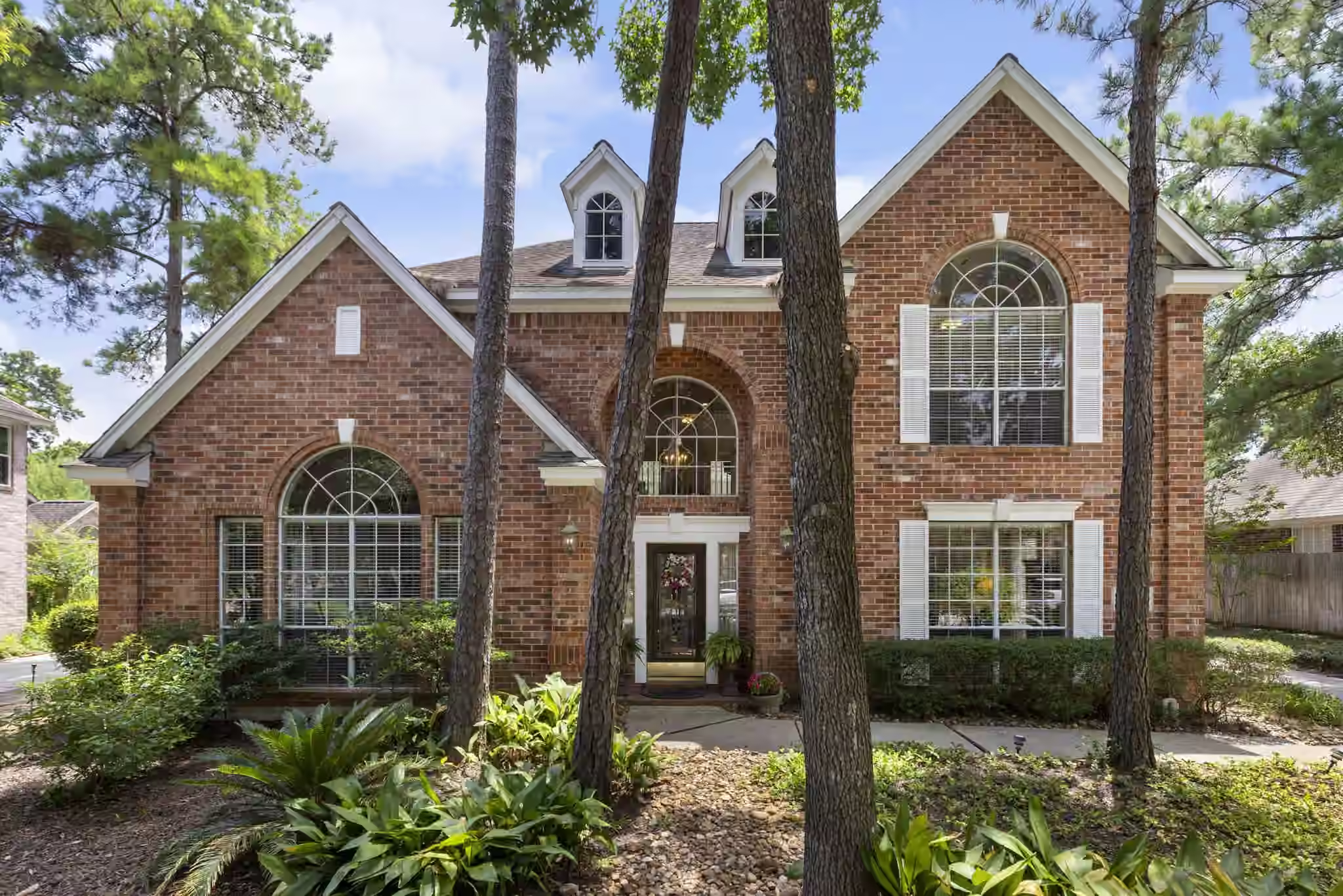 Photo of 63 Driftoak Circle, The Woodlands, TX 77381
