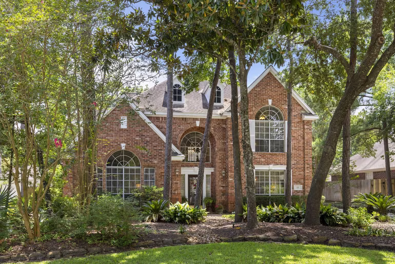 Photo 2 of 63 Driftoak Circle, The Woodlands, TX