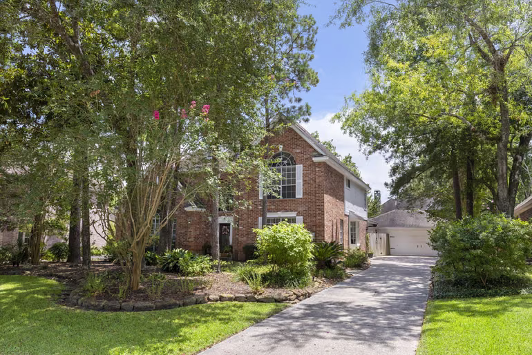Photo 3 of 63 Driftoak Circle, The Woodlands, TX