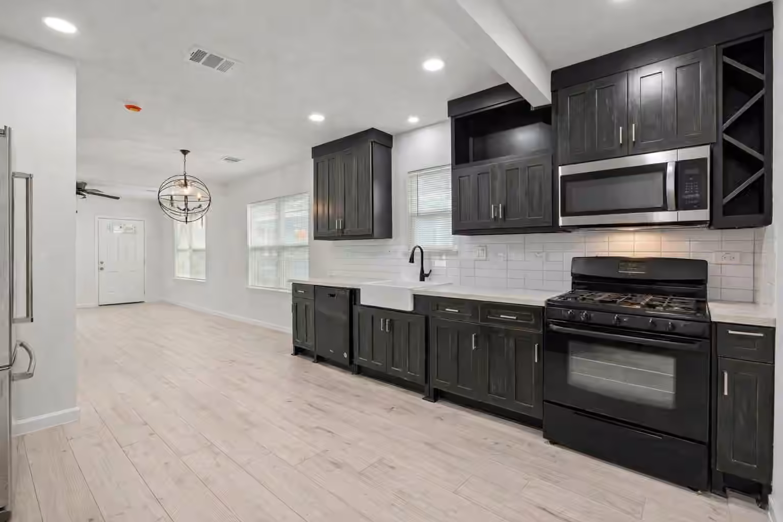 Photo 5 of 3411 Simmons Street, Houston, TX