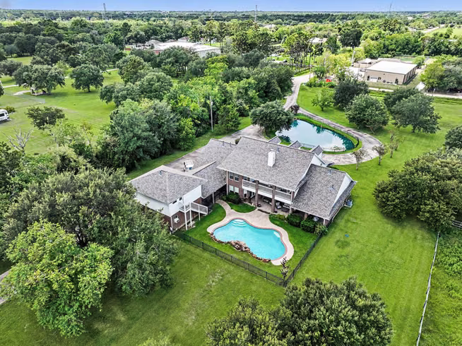 Photo of 2275 Washington Avenue, Alvin, TX 77511