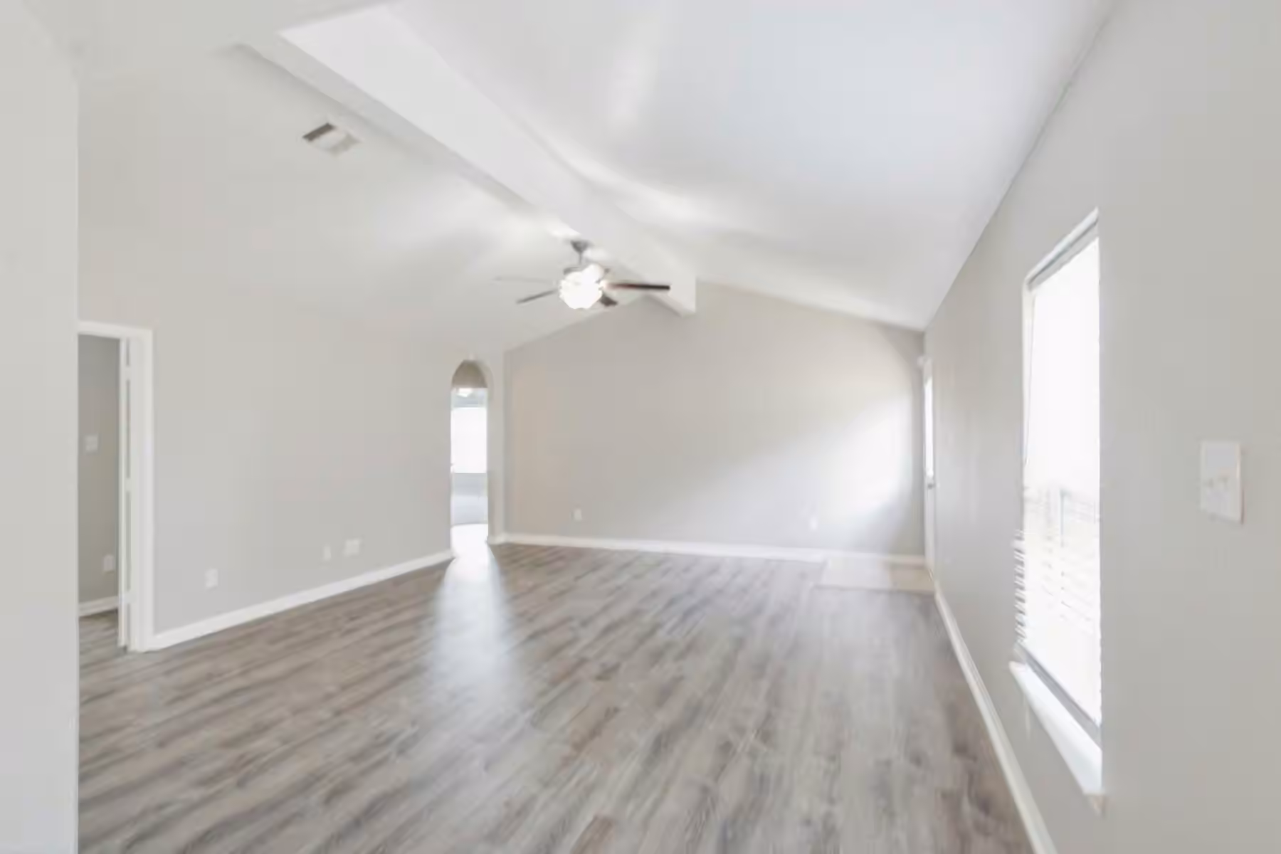 Photo 4 of 10842 Spring Brook Pass Drive, Humble, TX