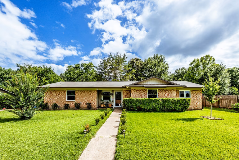 Photo of 2202 Easley Circle, Huntsville, TX 77320