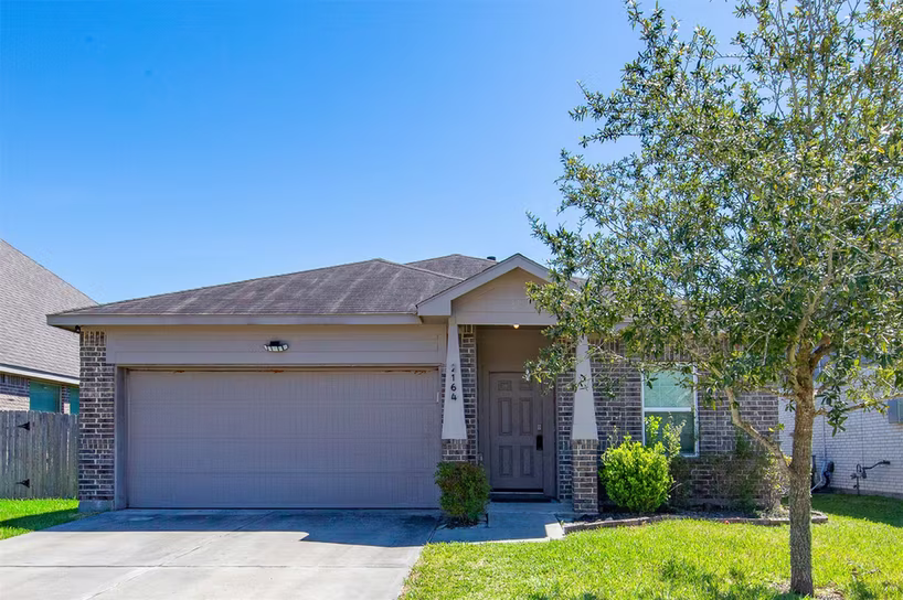 Photo 3 of 2164 Dale Street, Alvin, TX