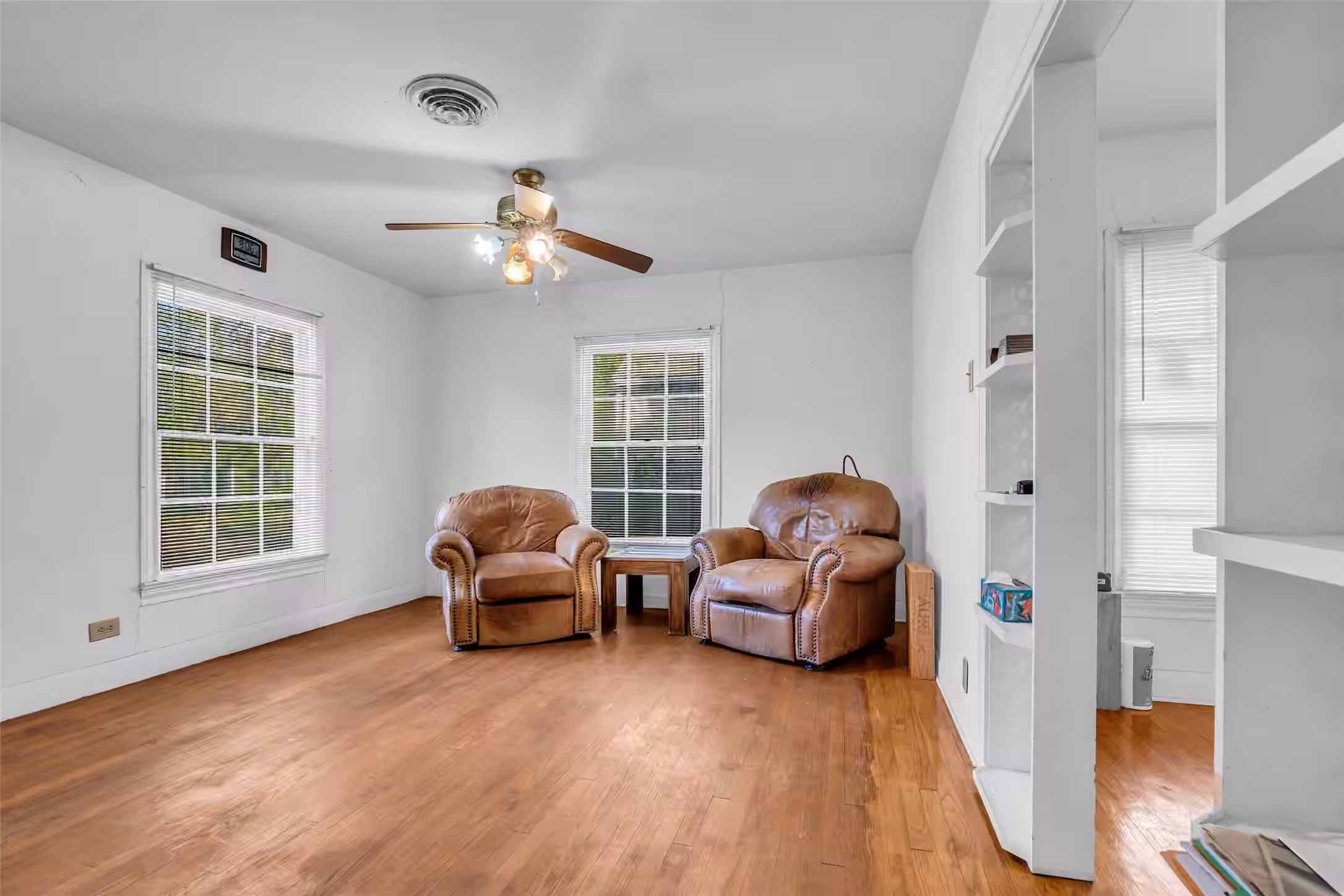 Photo 4 of 218 Olive Avenue, Pasadena, TX