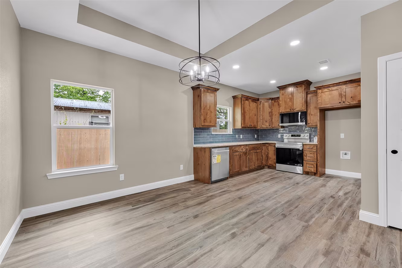 Photo 5 of 905 A W Virginia Street, Navasota, TX