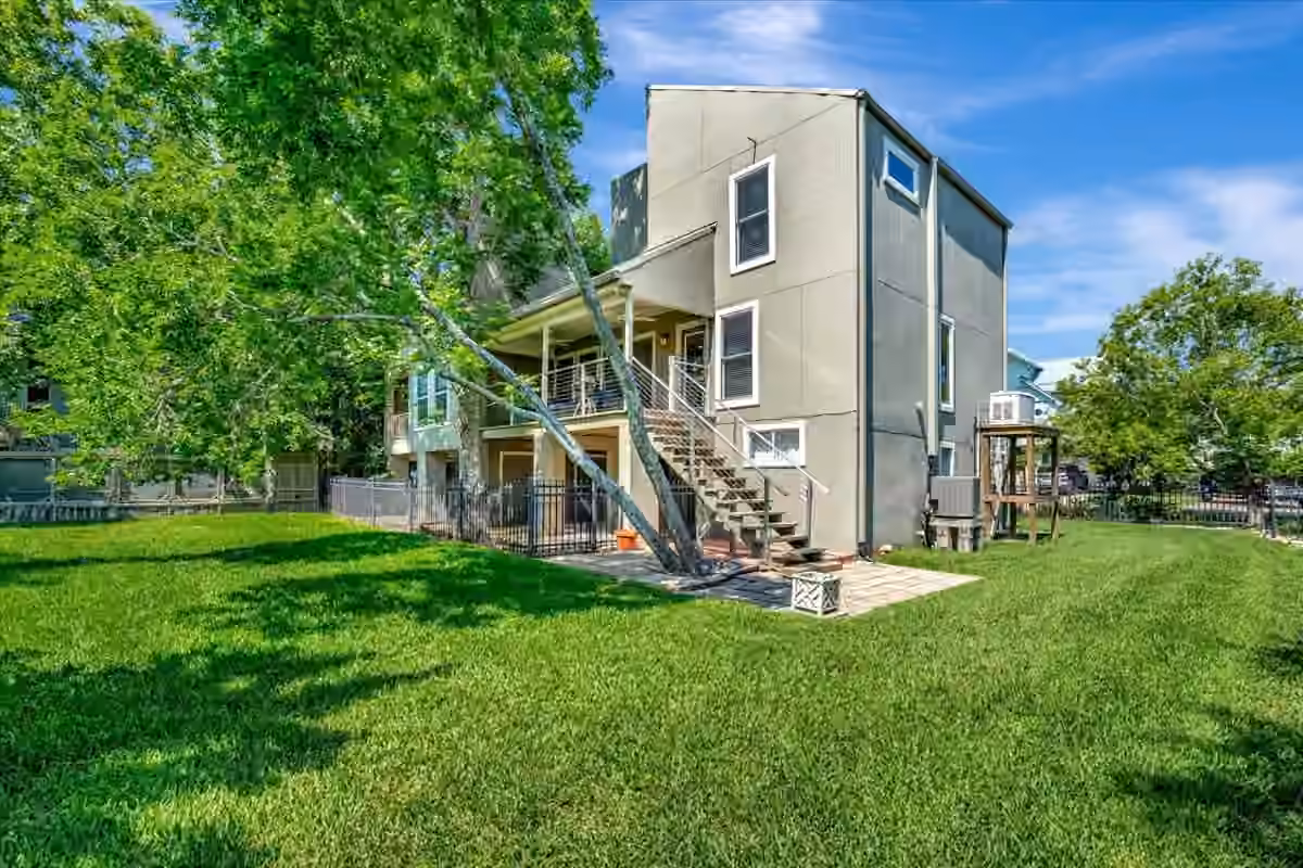 Photo 4 of 112 Oak Road, Clear Lake Shores, TX