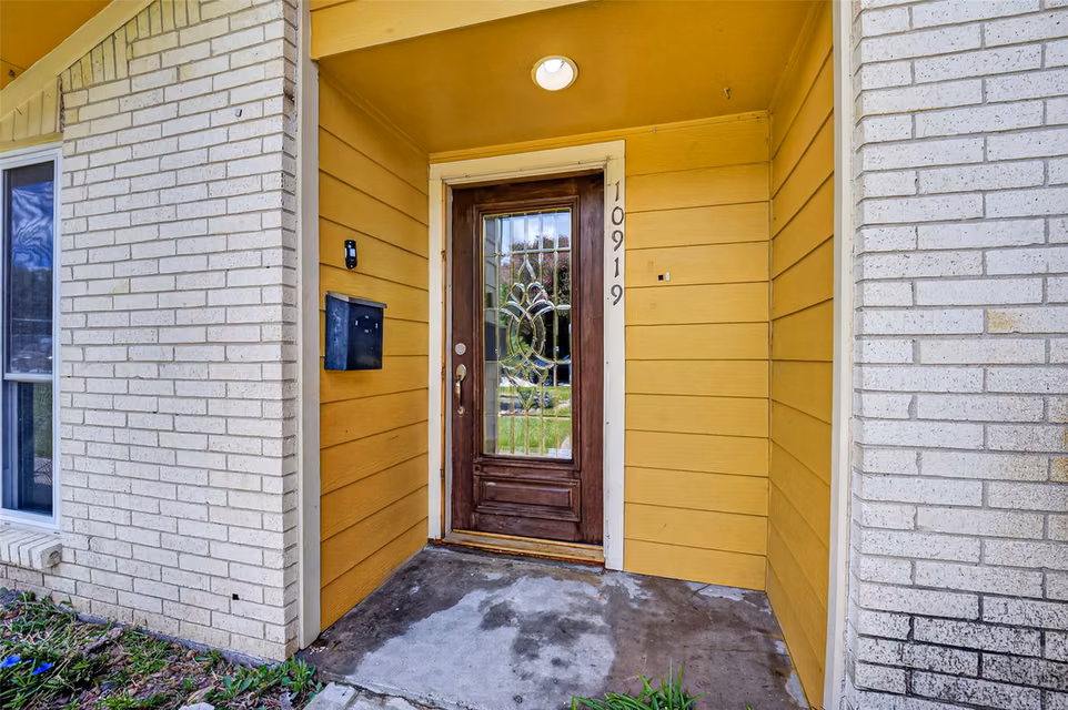 Photo 3 of 10919 Lockgate Lane, Houston, TX