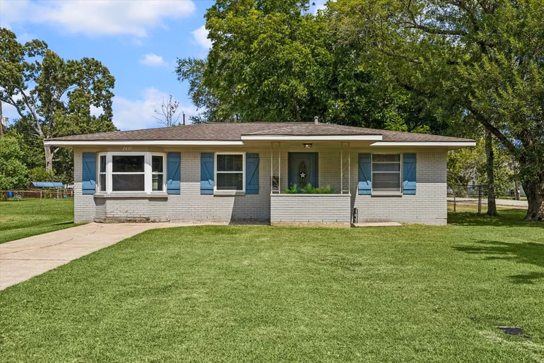 Photo of 2439 S Austin Avenue, Pearland, TX