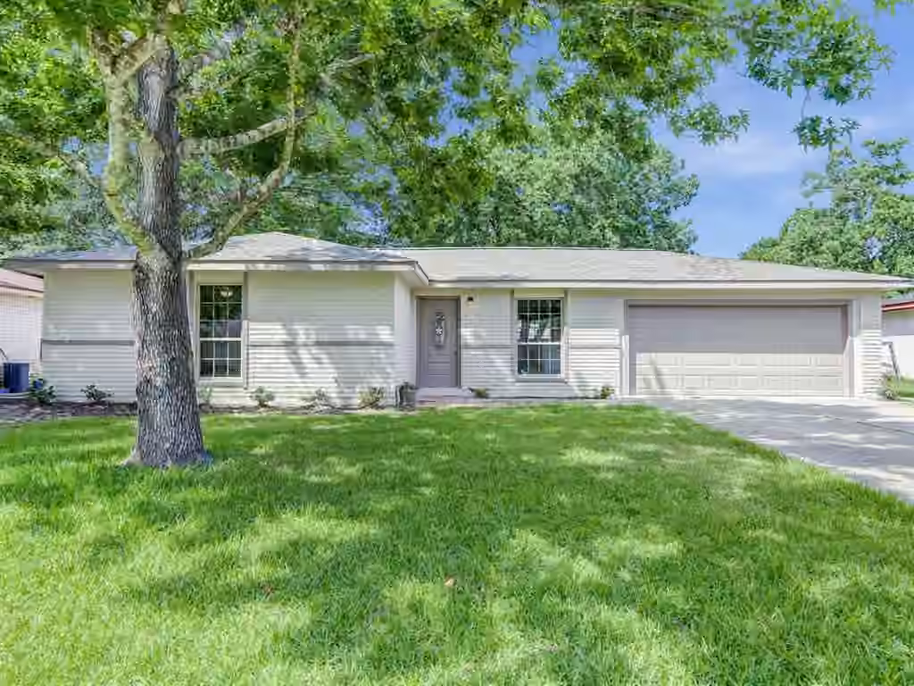 Photo of 16626 Forest Bend Avenue, Friendswood, TX 77546