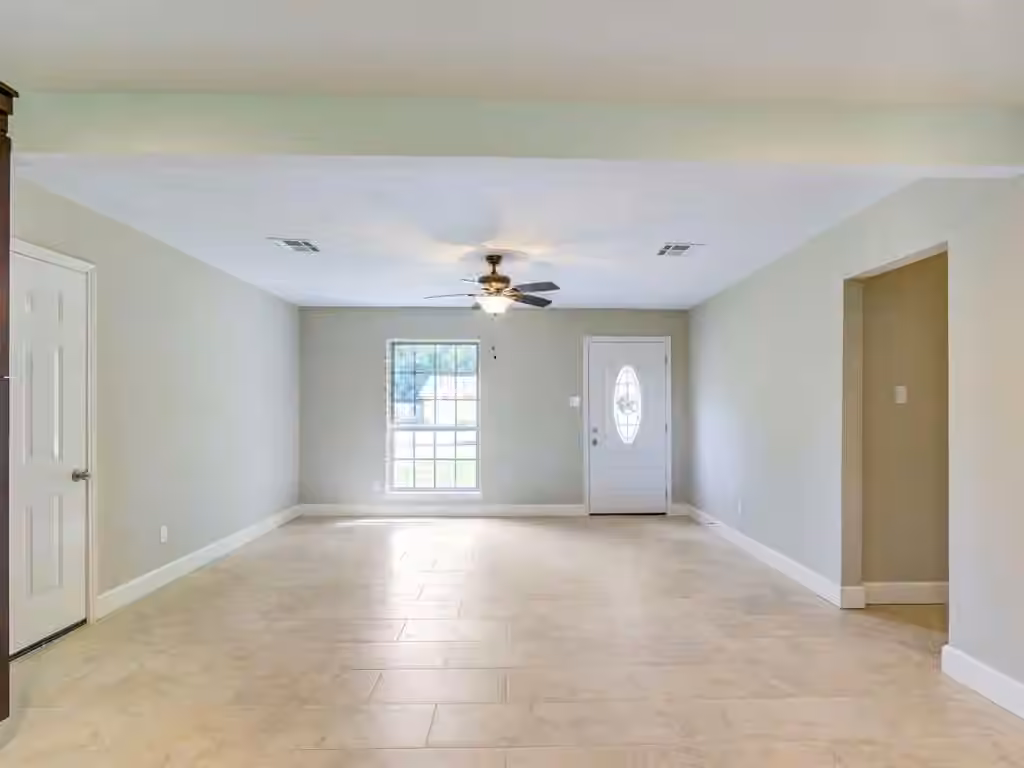 Photo 5 of 16626 Forest Bend Avenue, Friendswood, TX