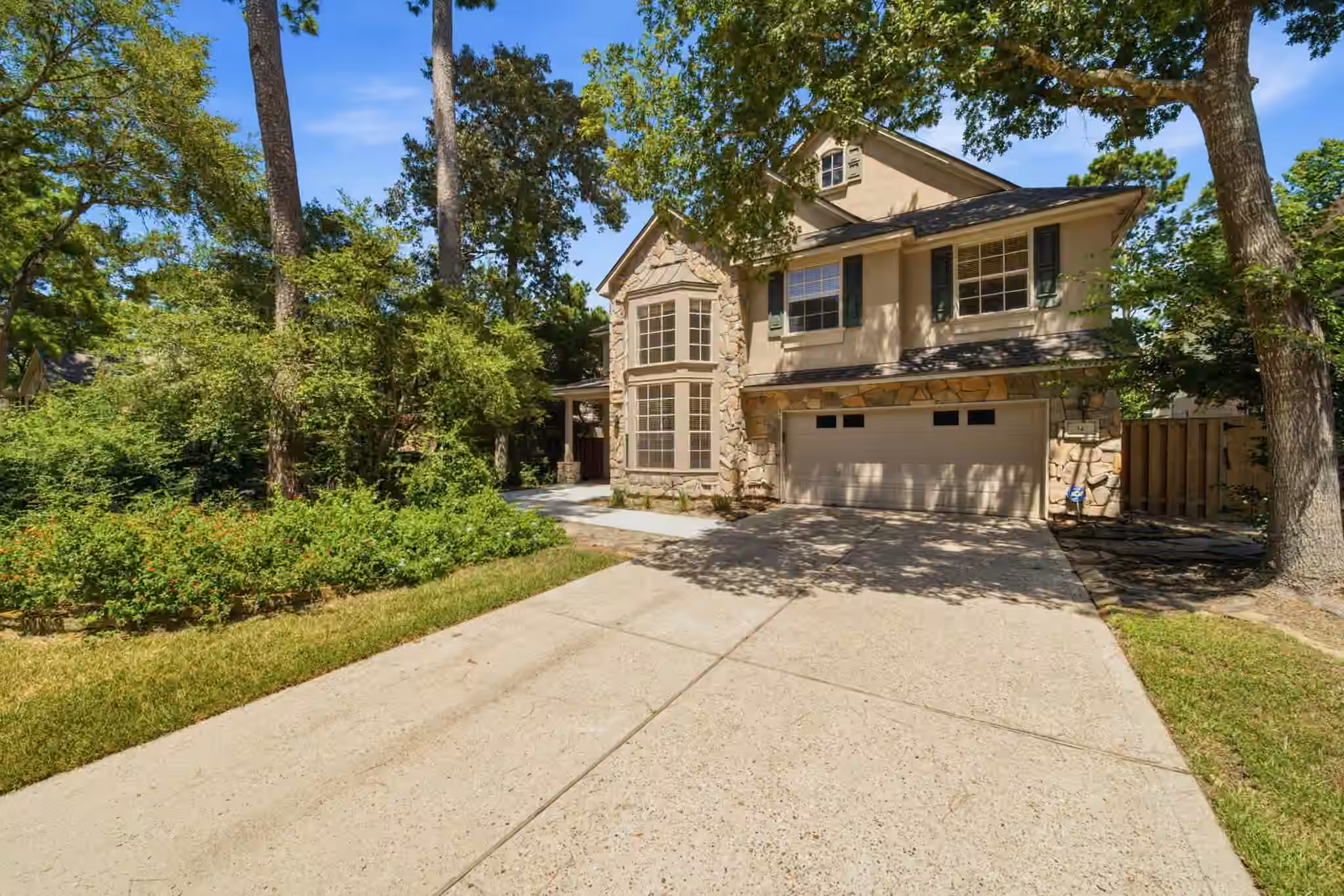 Photo 2 of 14 Wintercorn Place, The Woodlands, TX