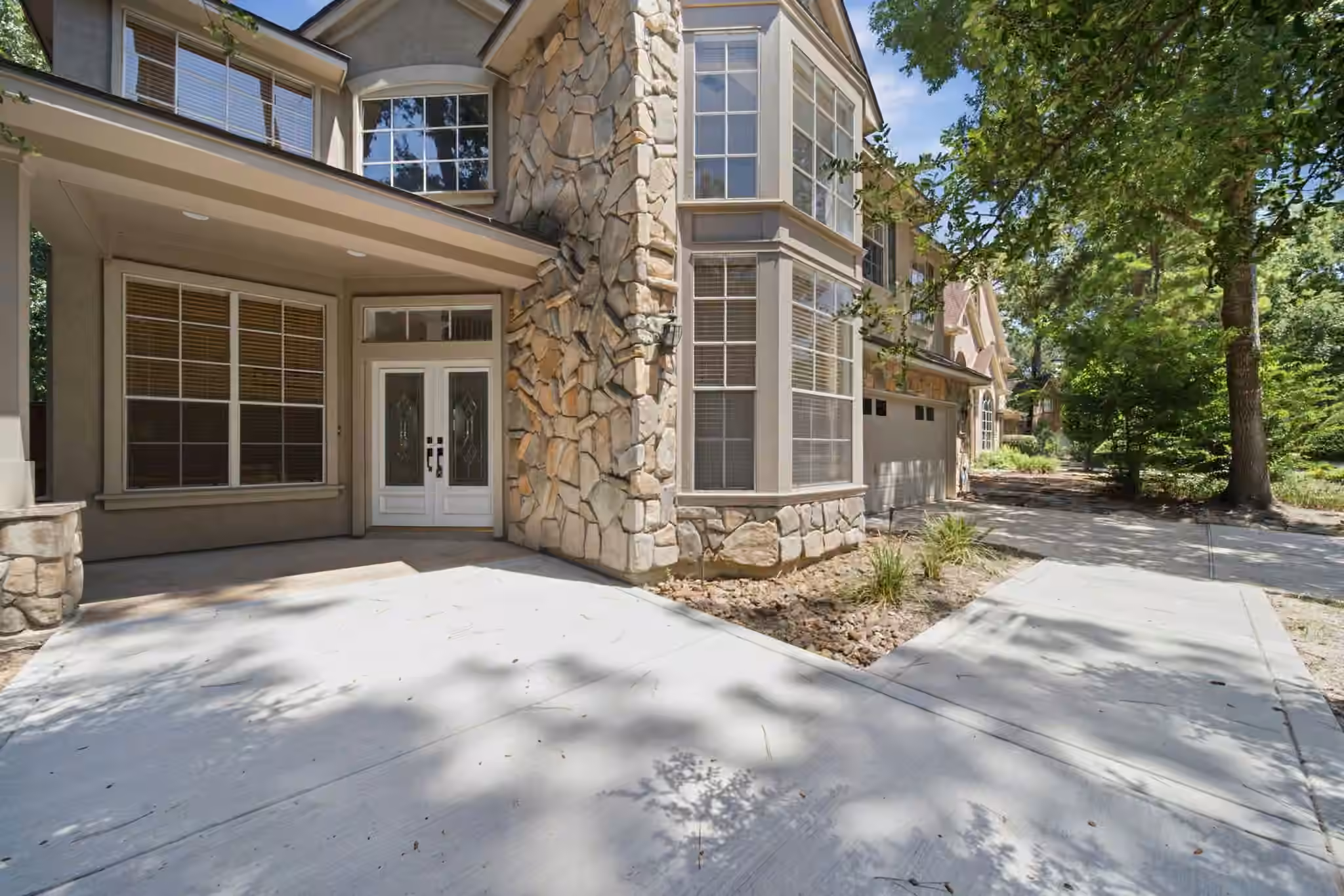 Photo 3 of 14 Wintercorn Place, The Woodlands, TX