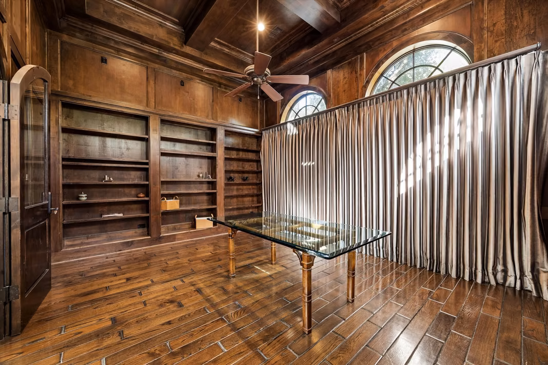 Photo 6 of 5556 Lynbrook Drive, Houston, TX