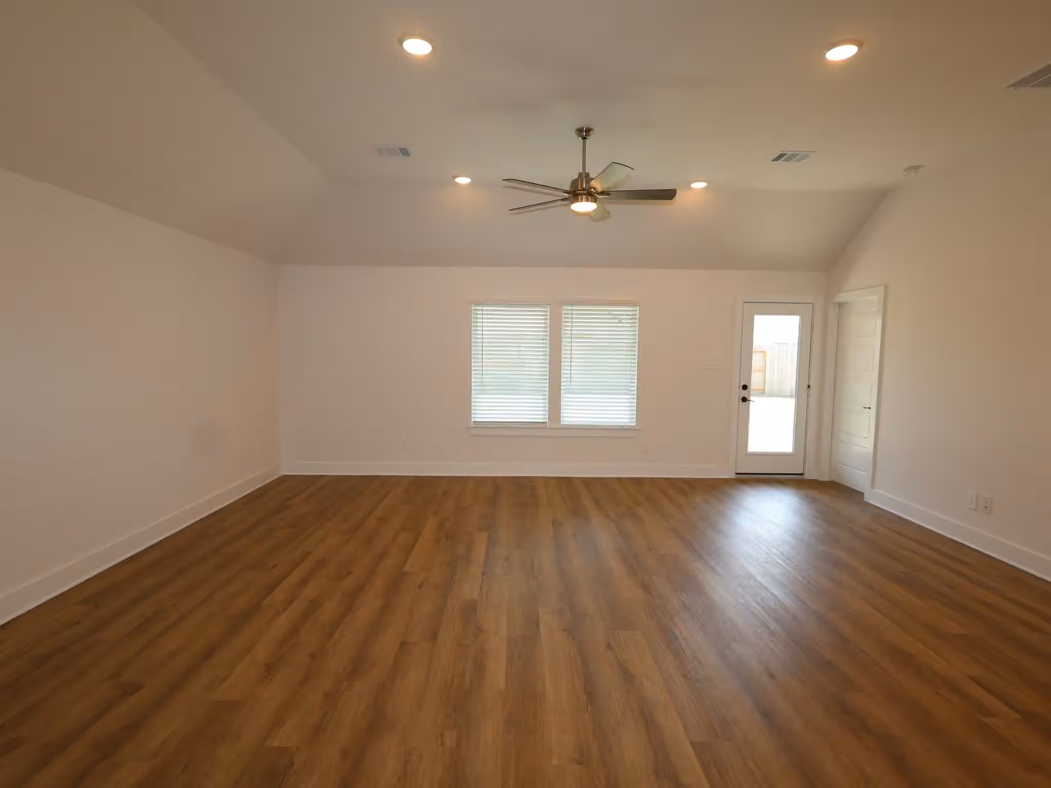 Photo 5 of 21426 Villa Spruce Lane, Tomball, TX